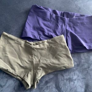2 workout shirts ( short )